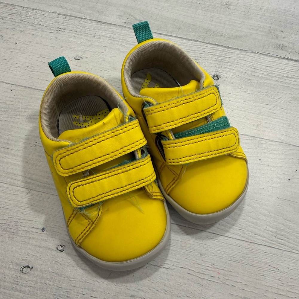 Ten Little yellow shoes baby toddler size 4‎